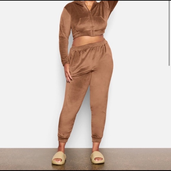 SKIMS Pants - Skims velour joggers in sienna